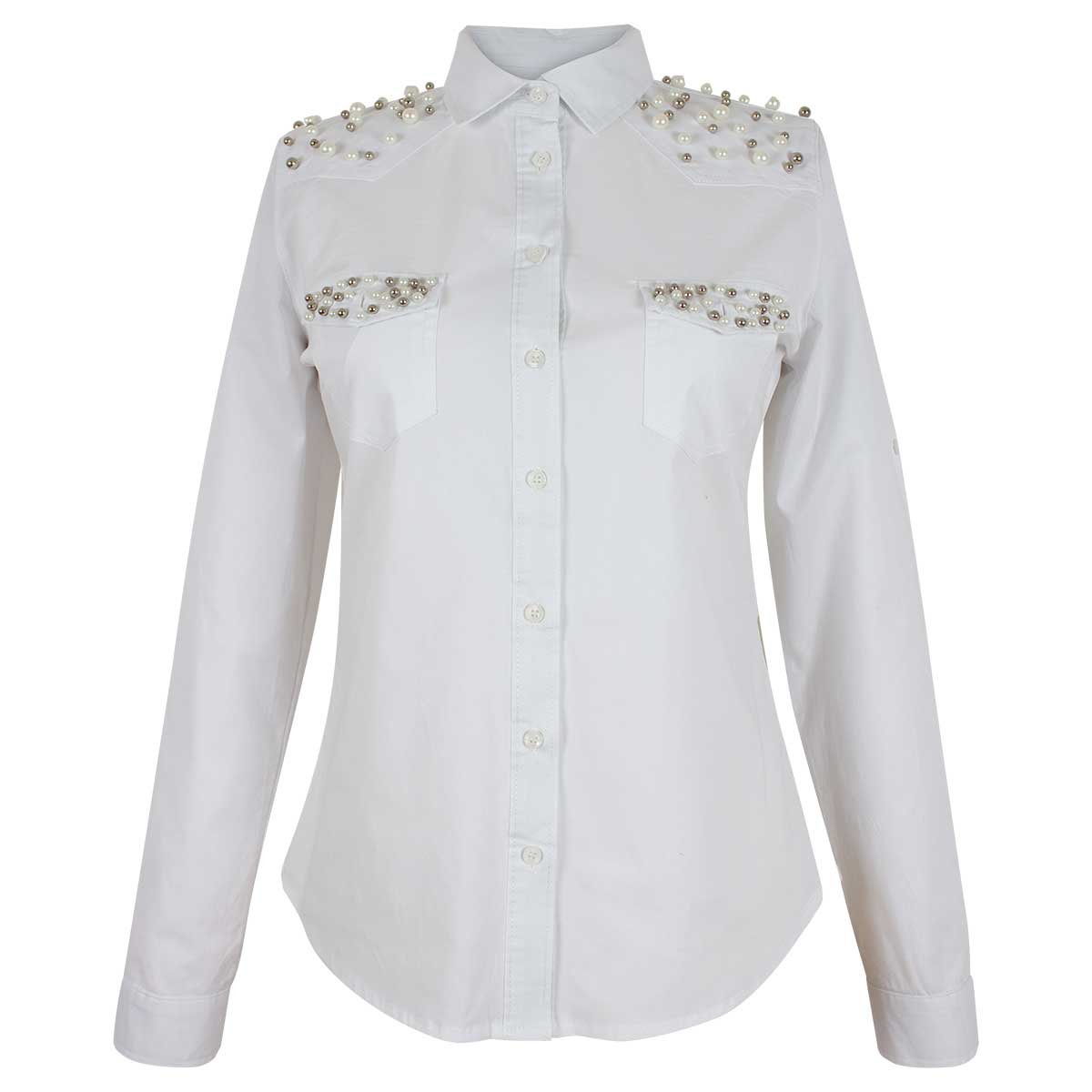 camisa blanca con perlas