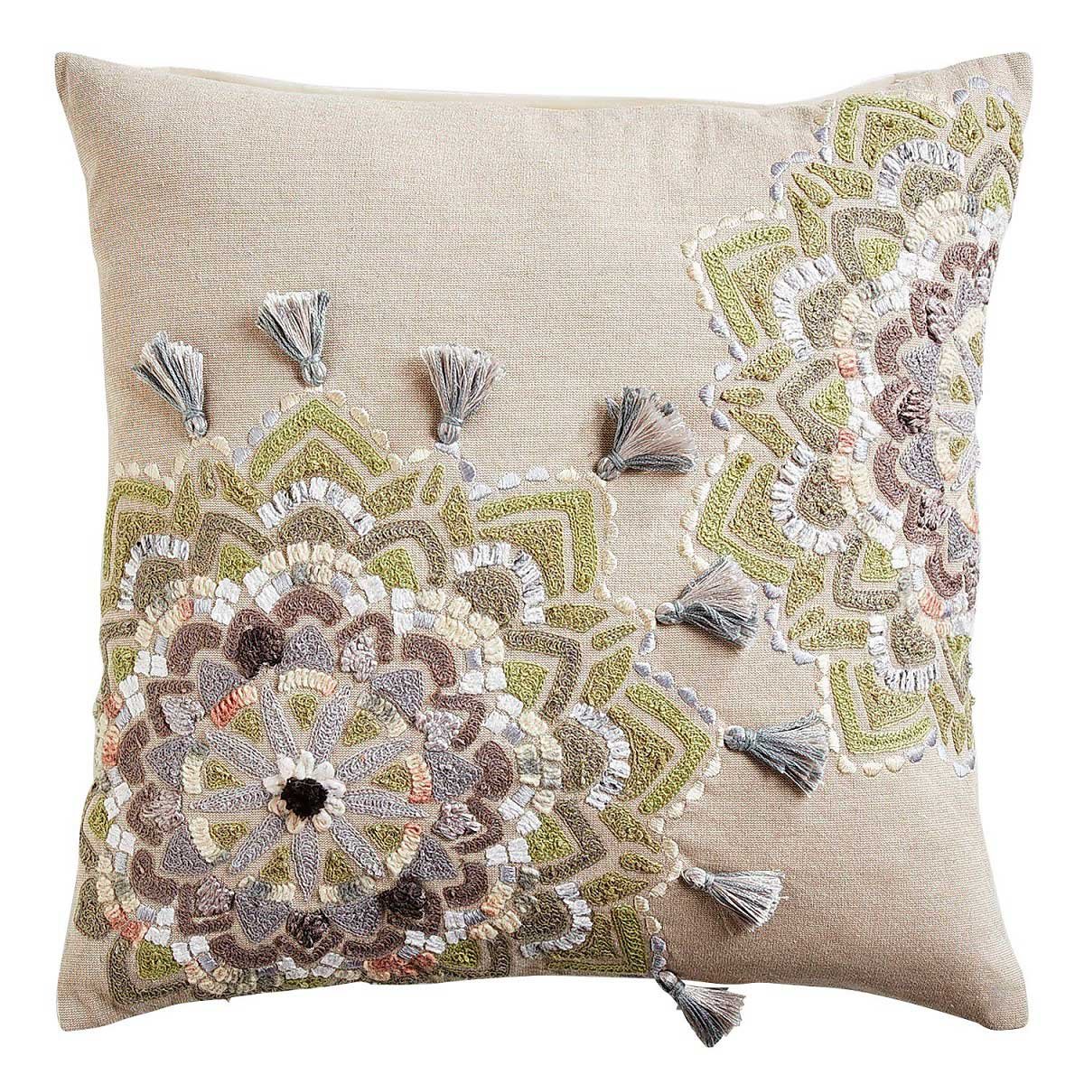 Cojín Green Medallion Pillow With Tassels Pier 1 Imports