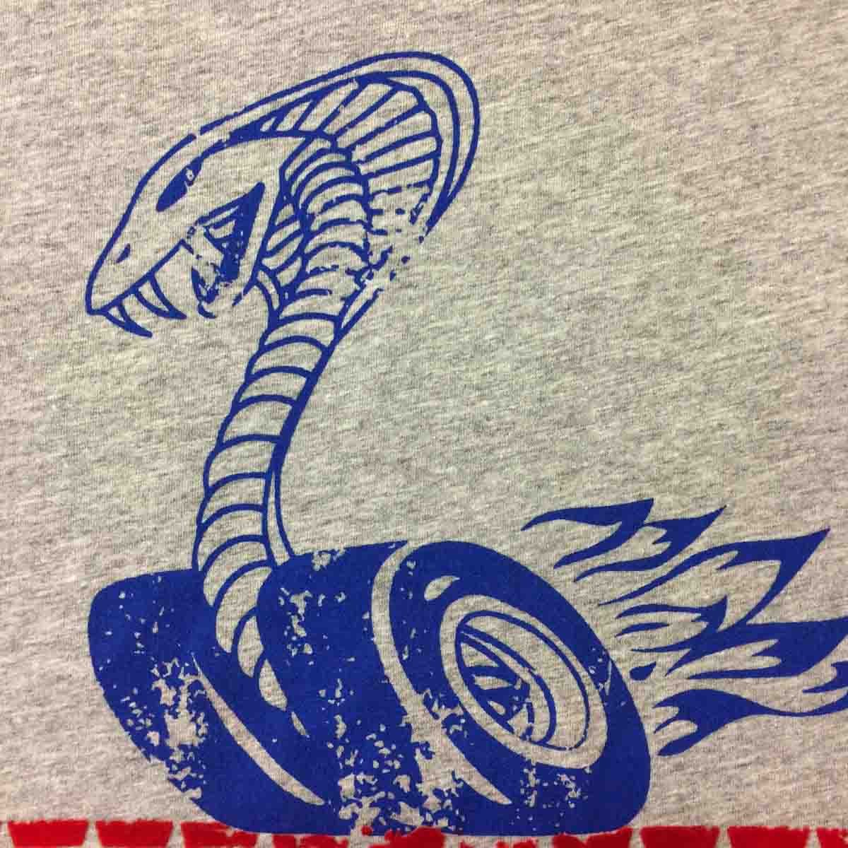 Playera Manga Corta con Estampado Mustang