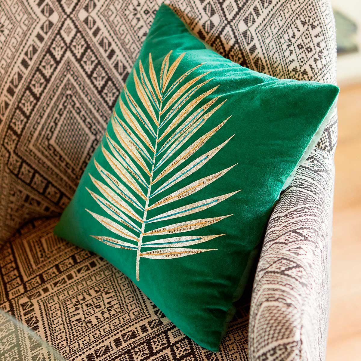 Cojín Velvet Palm Leaf Gold & Green Pier 1 Imports