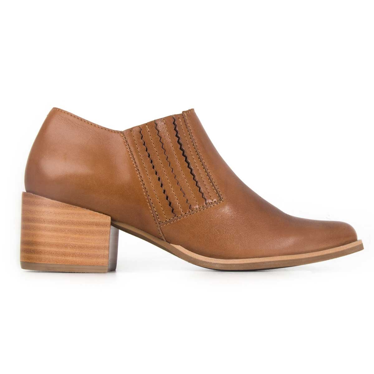 Botín Camel con Tacón Bajo Brantano