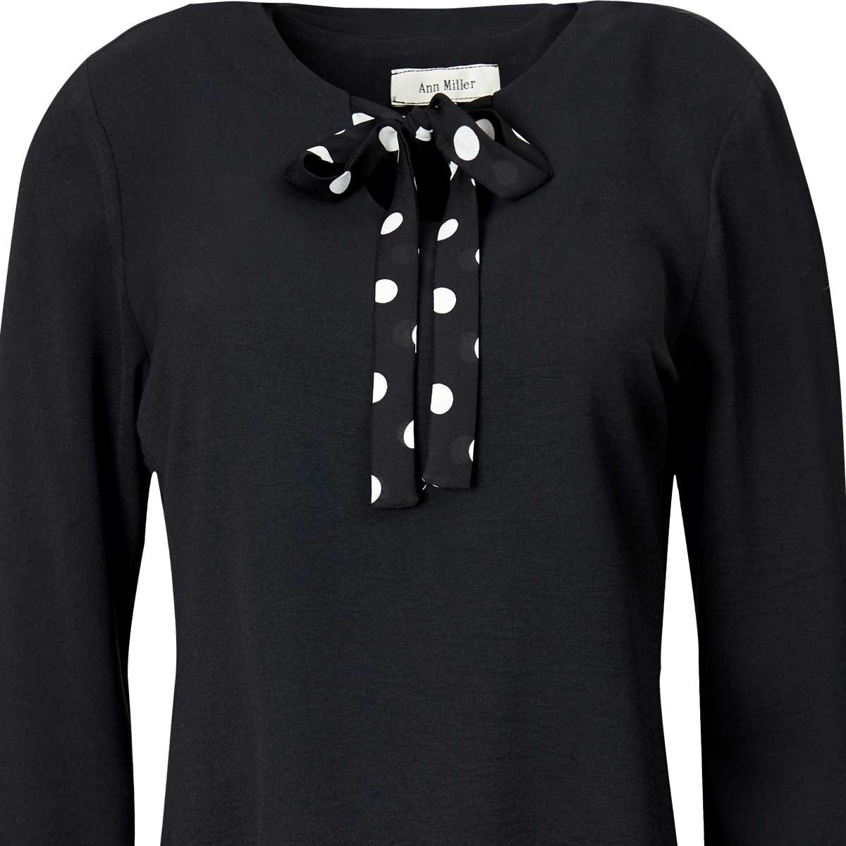 Blusa Negra con Cinta Ann Miller