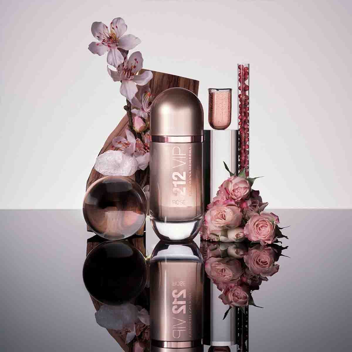 Estuche para Dama Carolina Herrera 212 Vip Rosé Edp 80 Ml + Body Lotion 100 Ml