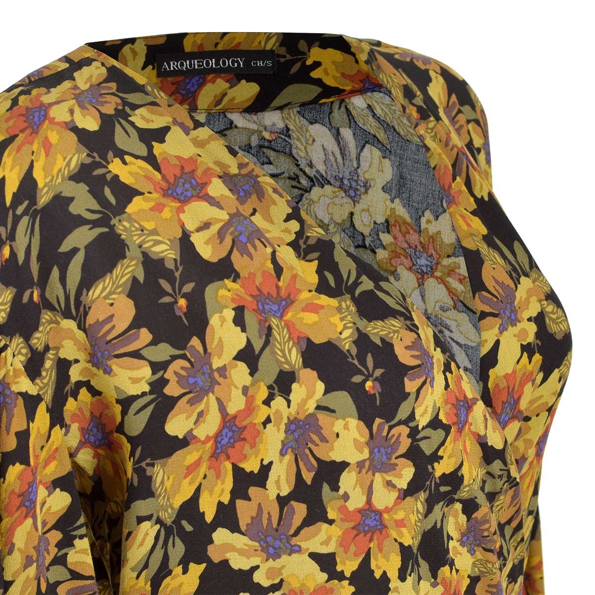 Blusa Estampada Cruzada Arqueology