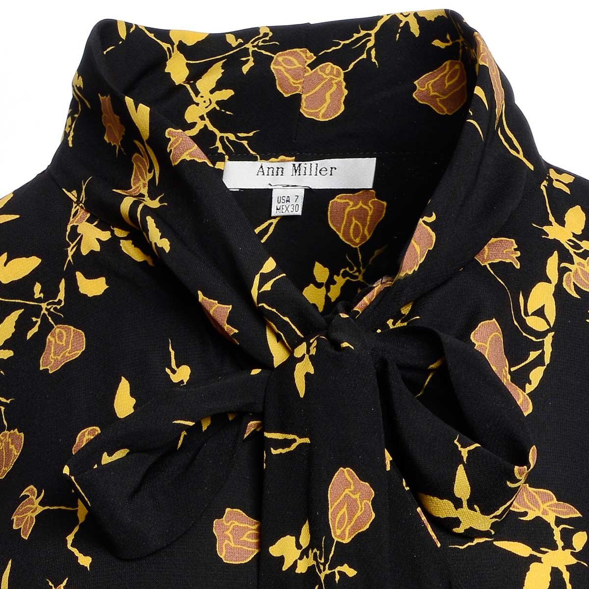 Blusa con Corbatin Ann Miller