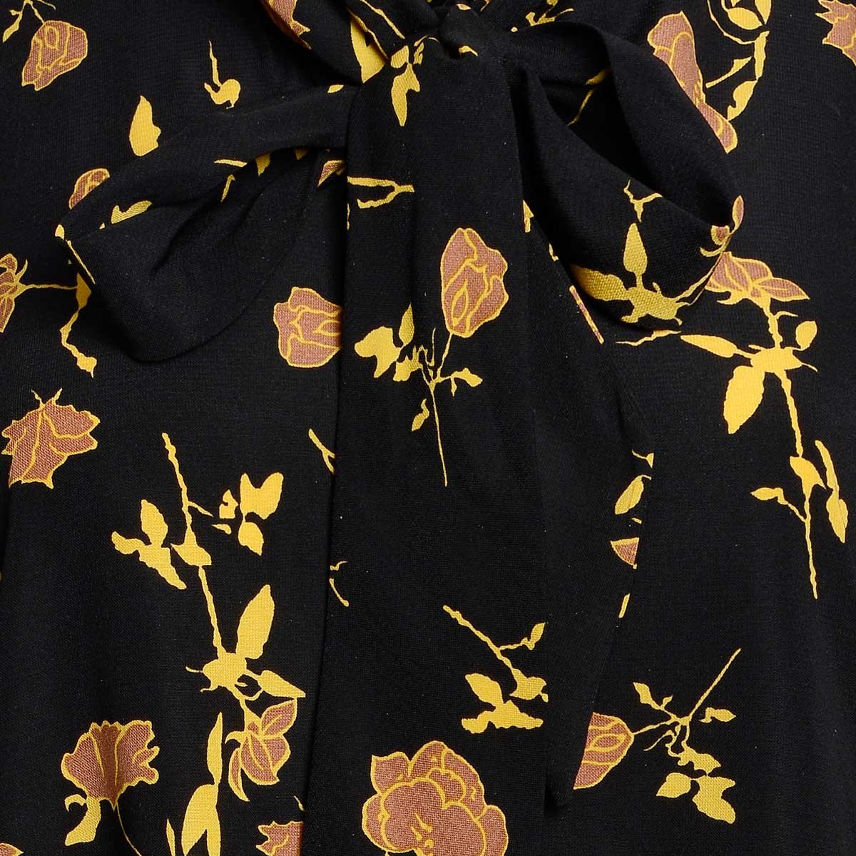 Blusa con Corbatin Ann Miller