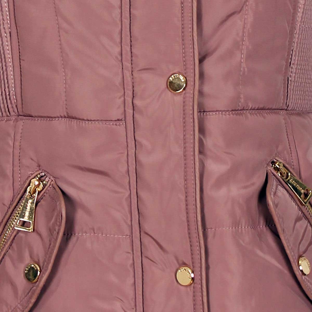 Chamarra Rosa Larga con Gorra Just By Basel