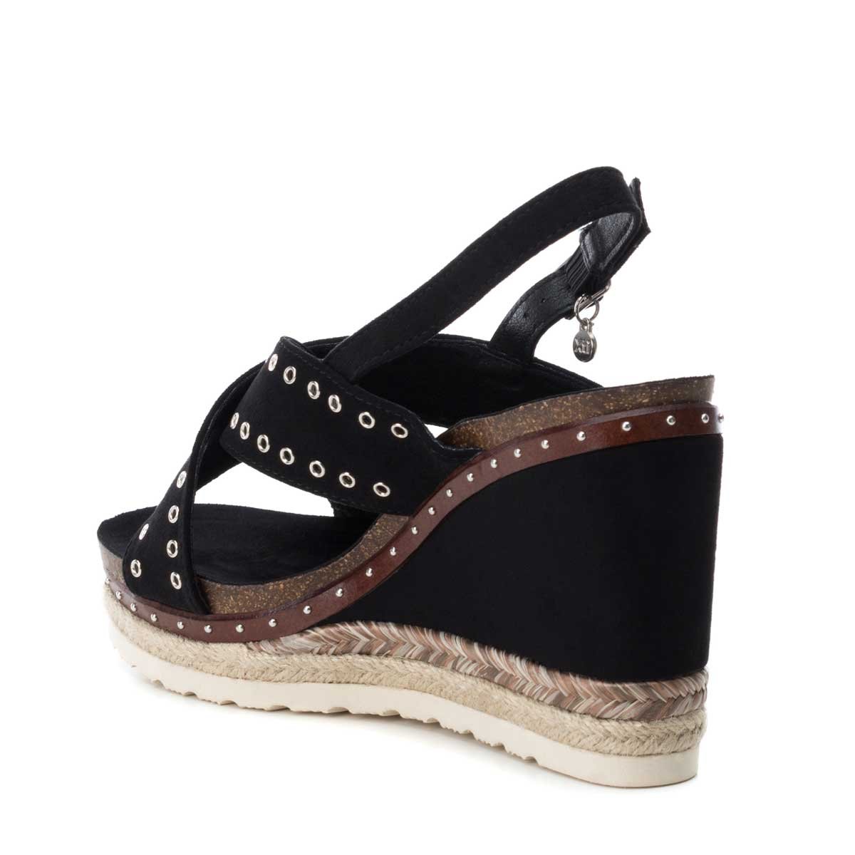 Sandalia Negra con Cuña de Yute Xti