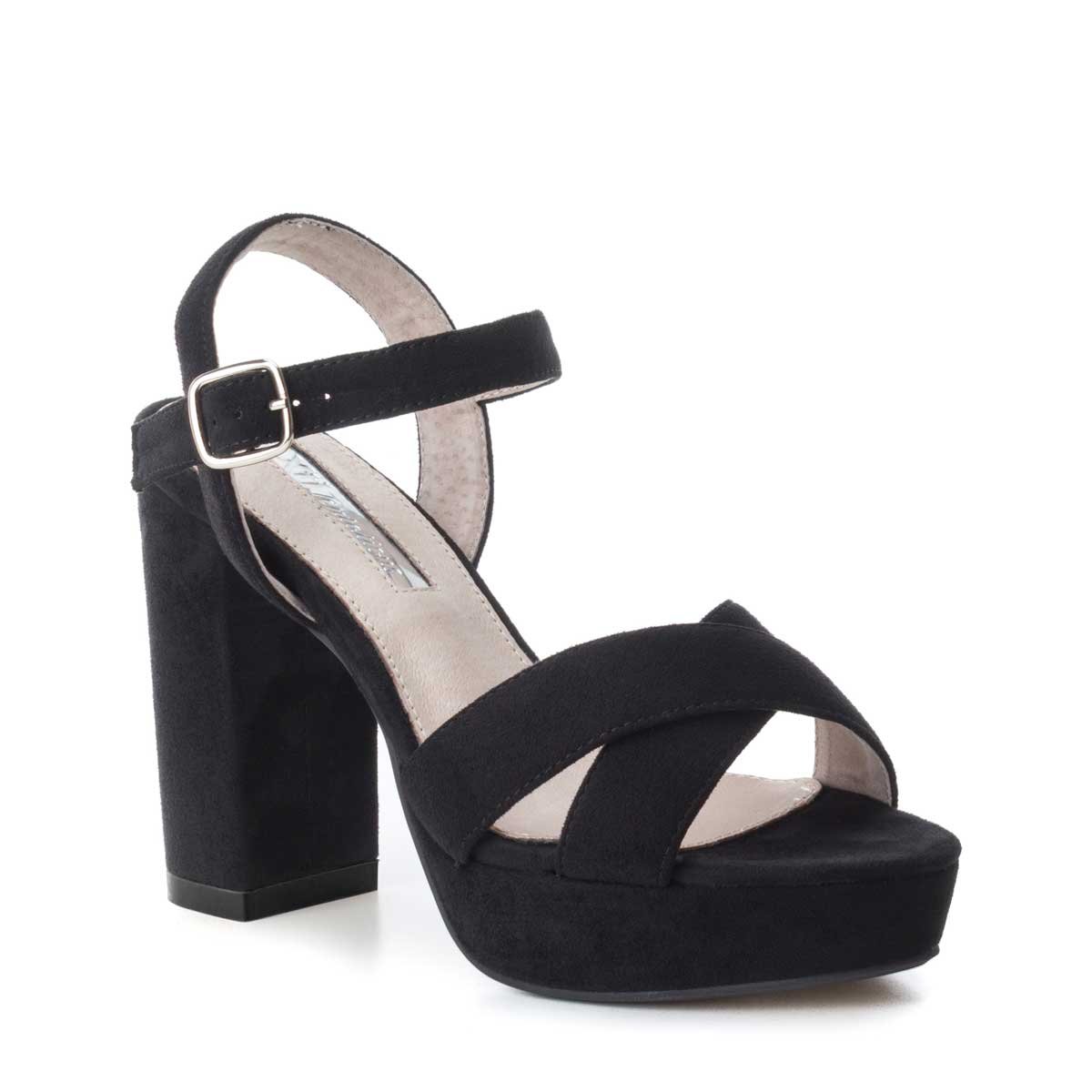 Sandalia Negra con Ajuste Cruzado Xti