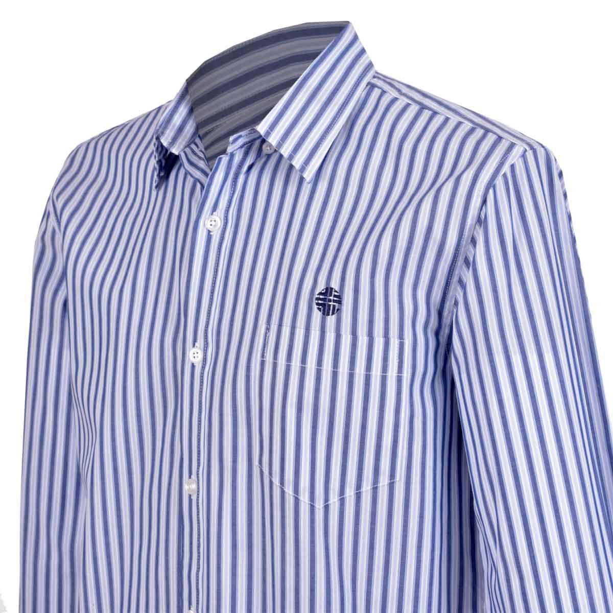 camisa blanca de rayas azules