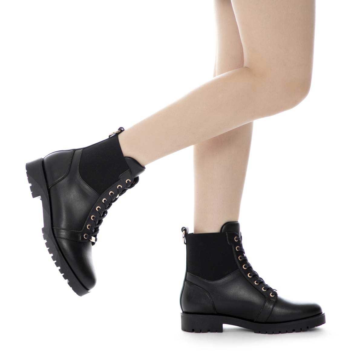 Bota Estilo Combat de Punta Redonda Color Negro Westies