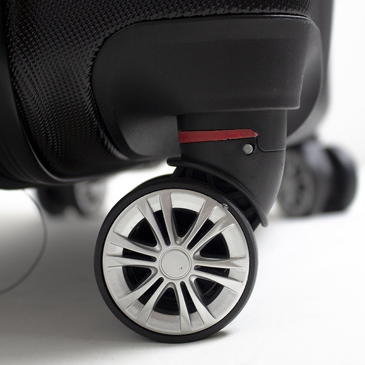 Maleta 24” Negro Dash