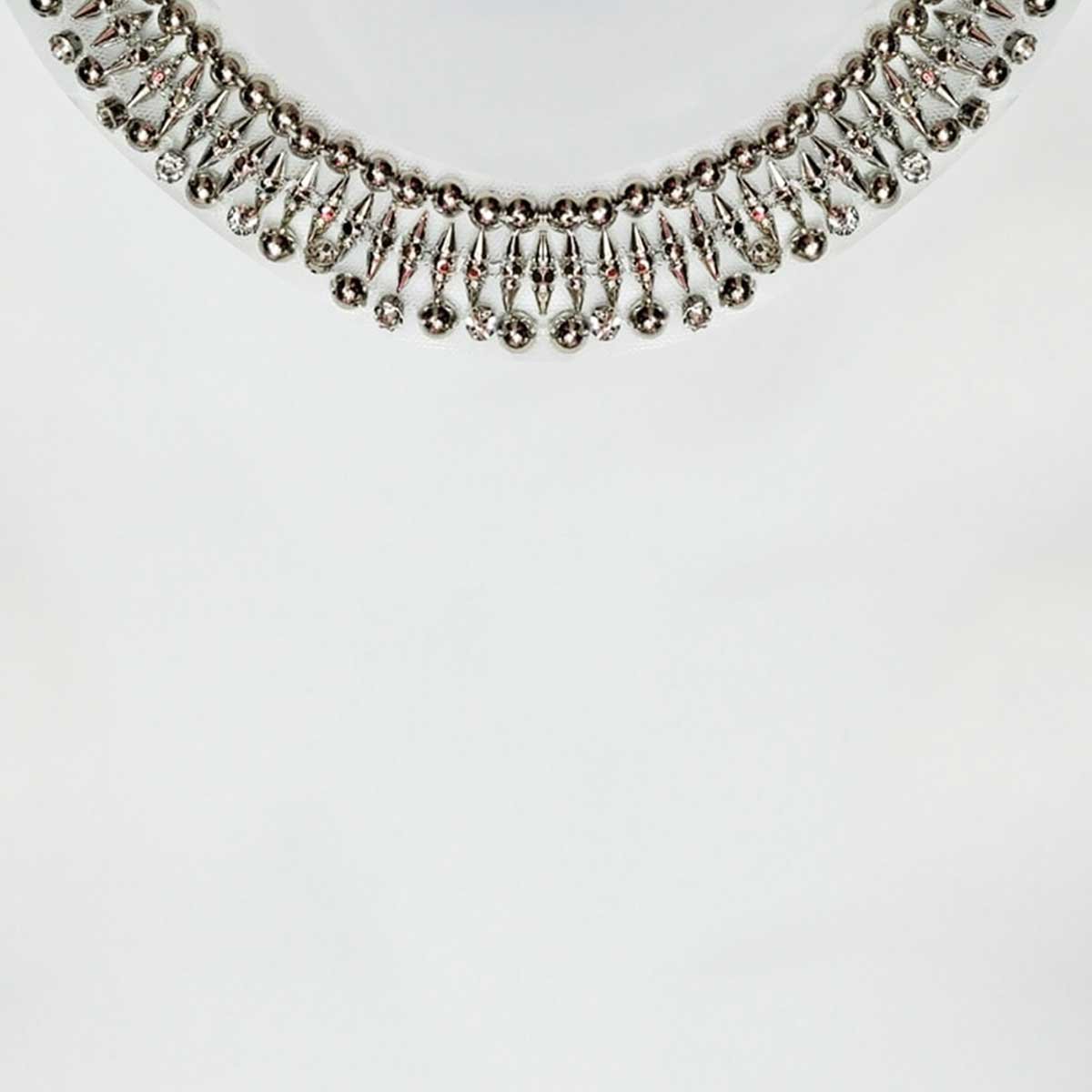 Blusa Hueso con Aplicación en Escote Elle para Mujer