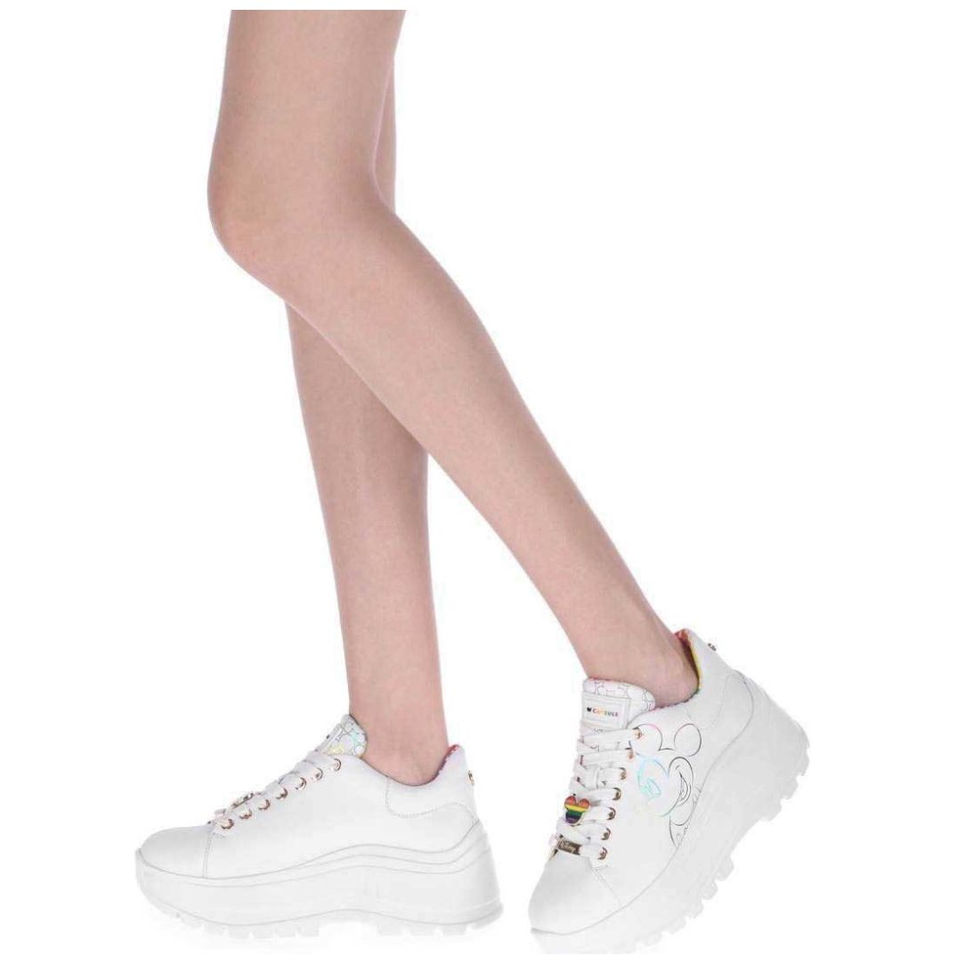Tenis con Fijación de Agujetas, Punta Redonda Color Blanco W Capsule