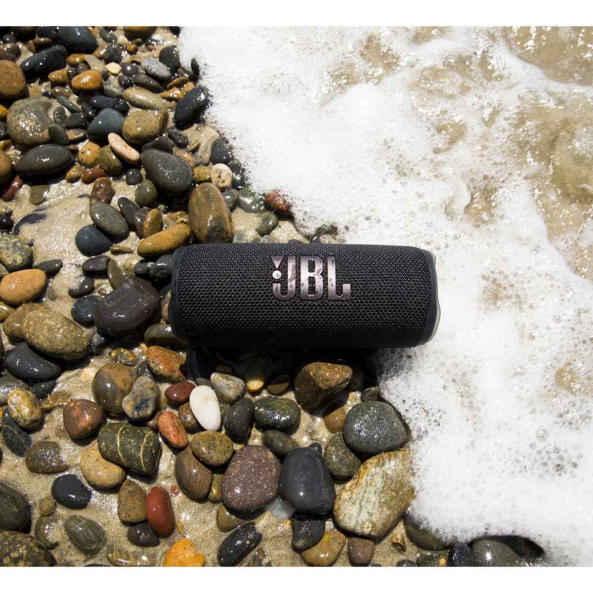 Bocina portátil JBL Flip 6 - color negro - Musical