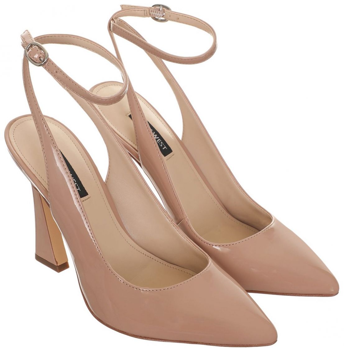 Zapatilla Material Patent con Hebilla Color Carne Nine West