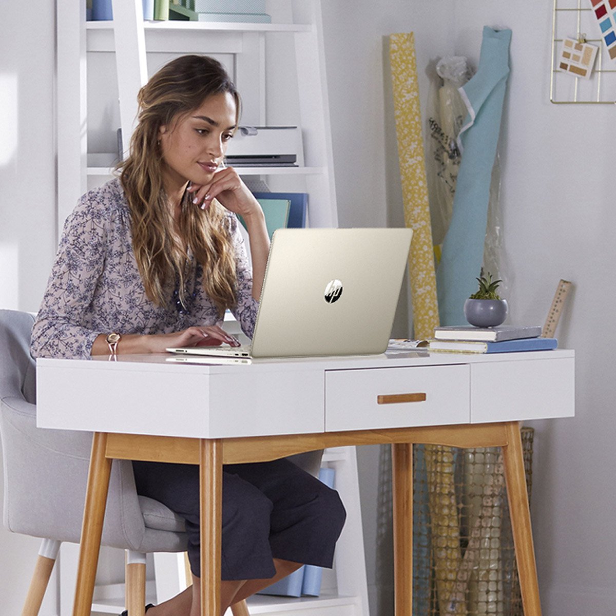 Laptop Hp 15-Ef2518 R3 12 256