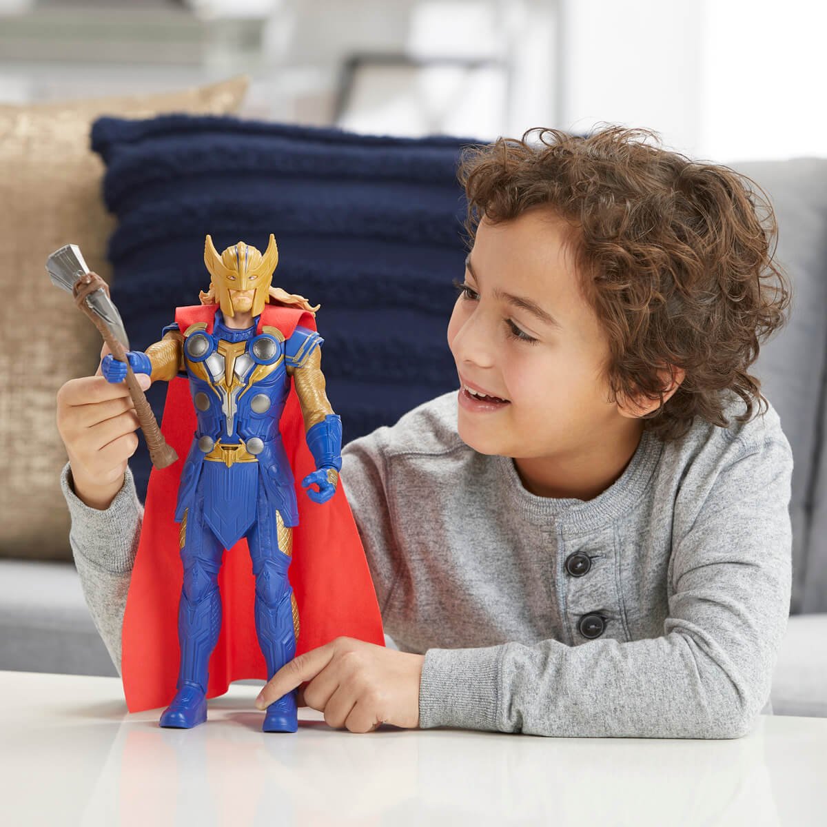 Figura de Acción Thor Love Thunder Feature