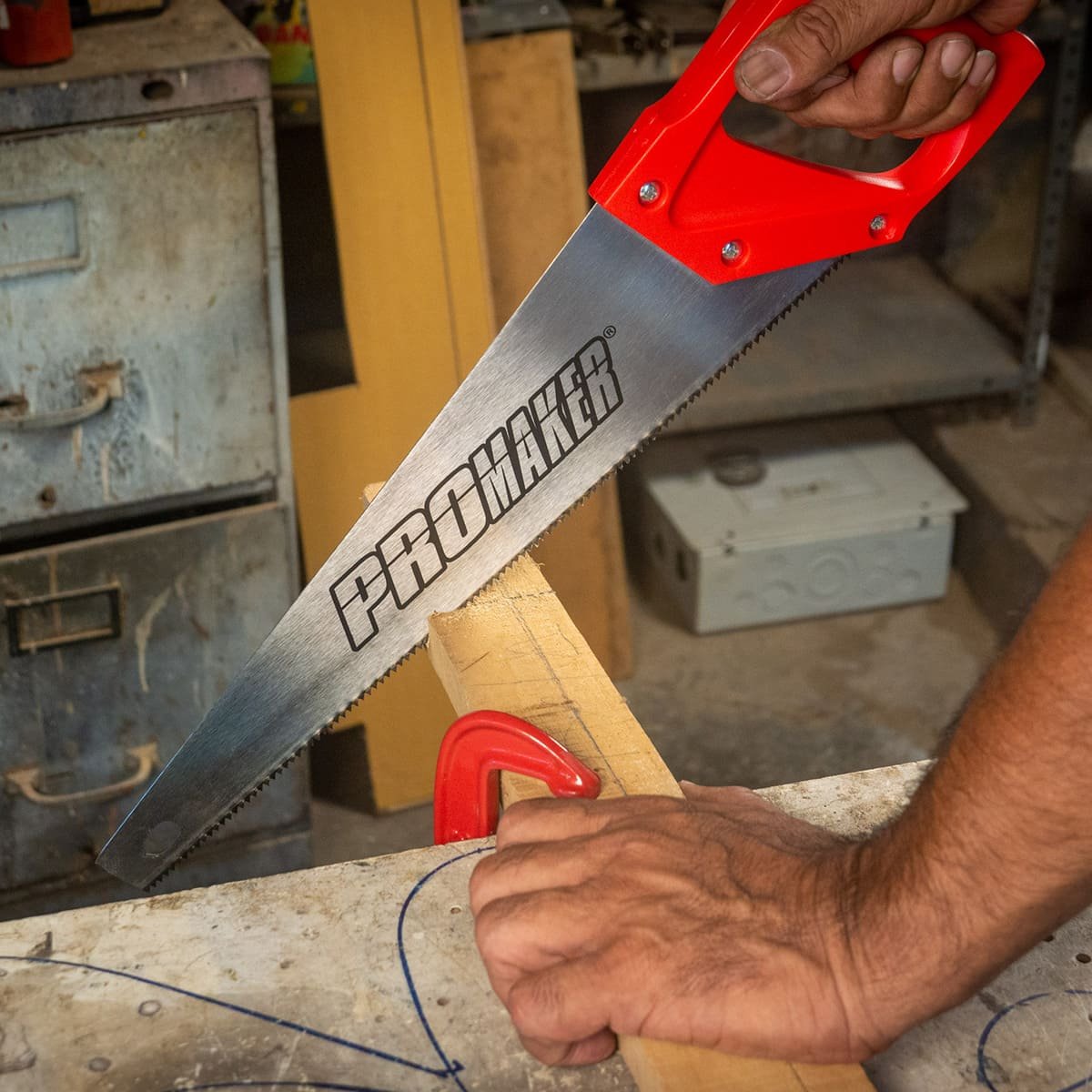 Serrucho Económico Promaker Luctador 22" X 8 Dientes