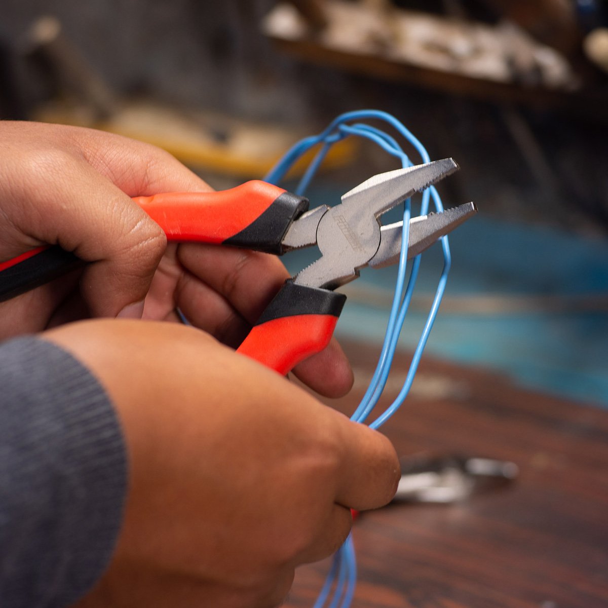 Pinza de Electricista 7" Económica Promaker