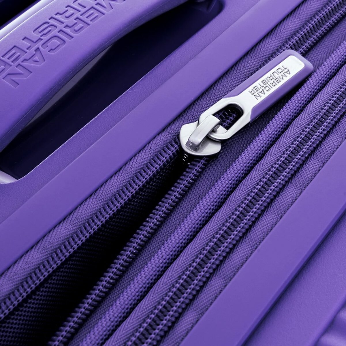 Maleta Curio 28" Morado American Tourister