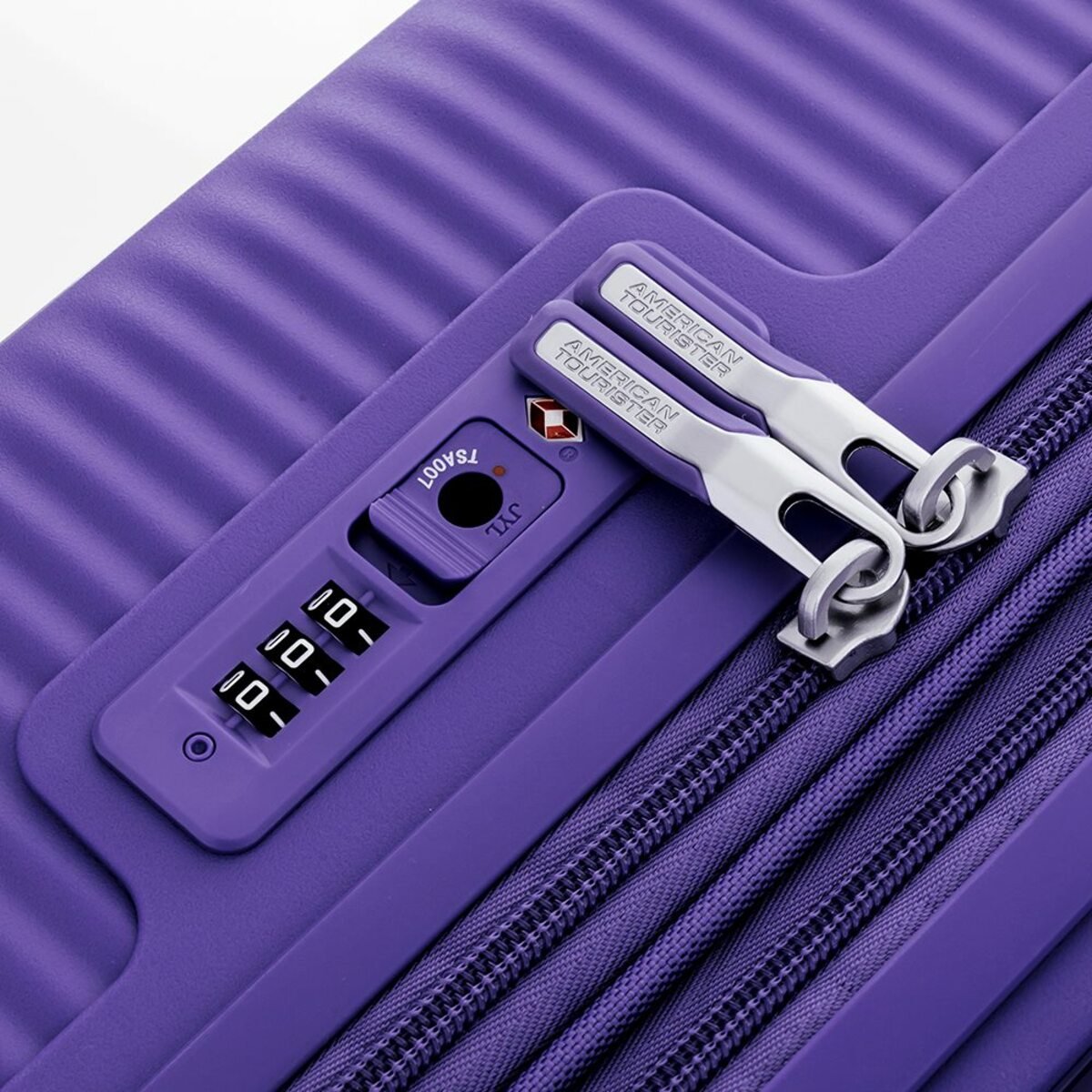 Maleta Curio 28" Morado American Tourister