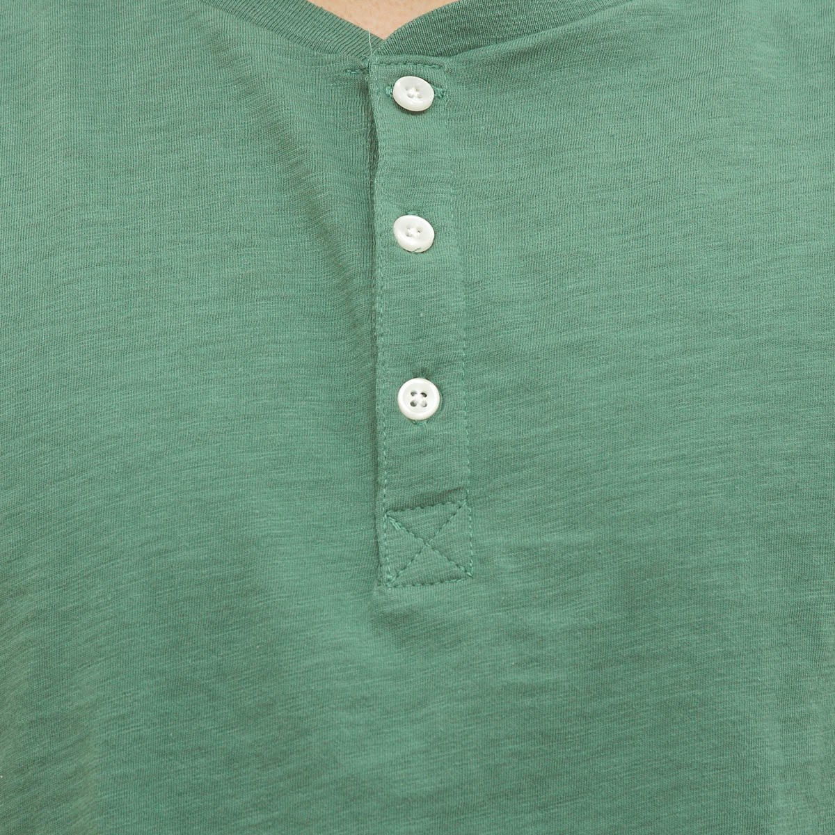 Playera Manga Corta Cuello Henley para Hombre J.opus