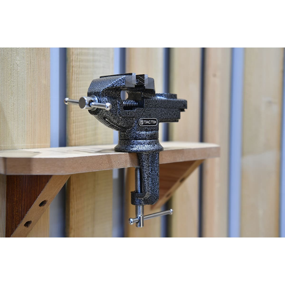 Tornillo de Banco Tactix Base Giratoria 60Mm (2-1/2In)
