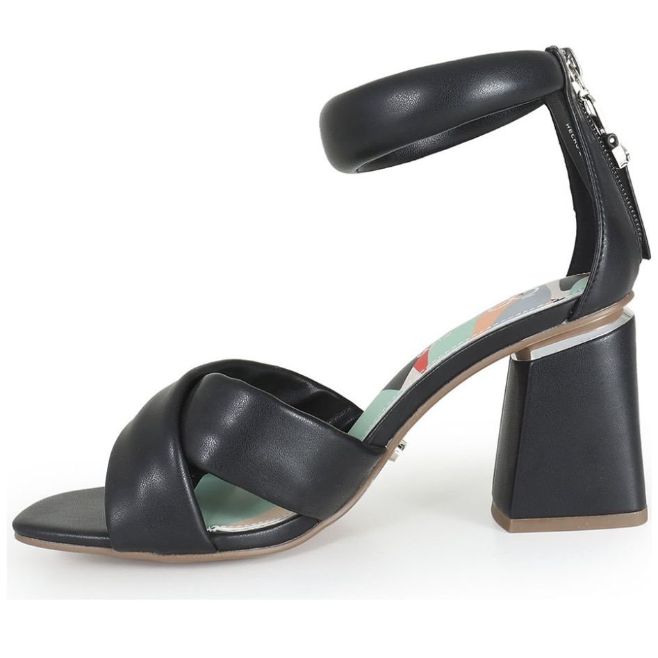 Sandalia Tira Cruzada con Pulsera Negra Cloe