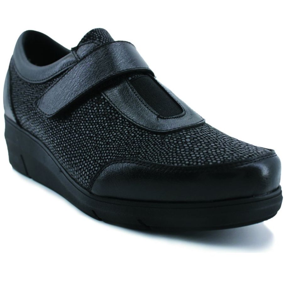 280+ Zapatos De Cuña Negro Fotografías de stock, fotos e imágenes libres de  derechos - iStock