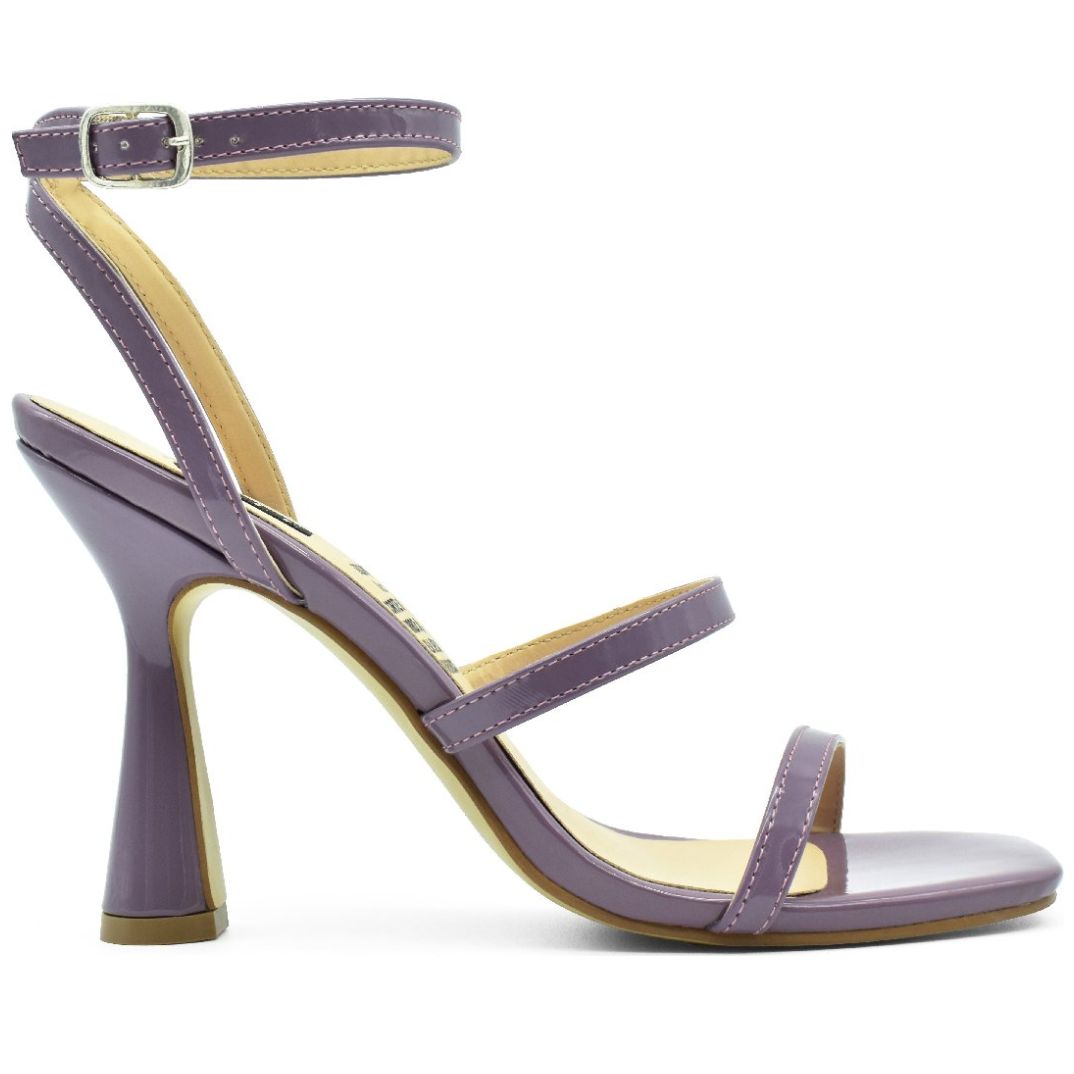 Sandalia con Tiras y Ajuste Pulsera Lila Elle.