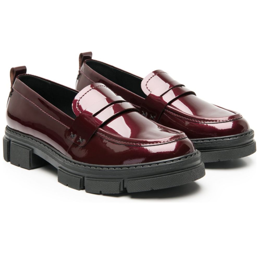 Mocasín Dama Charol con Antifaz Y Suela Dentada Vino Flexi