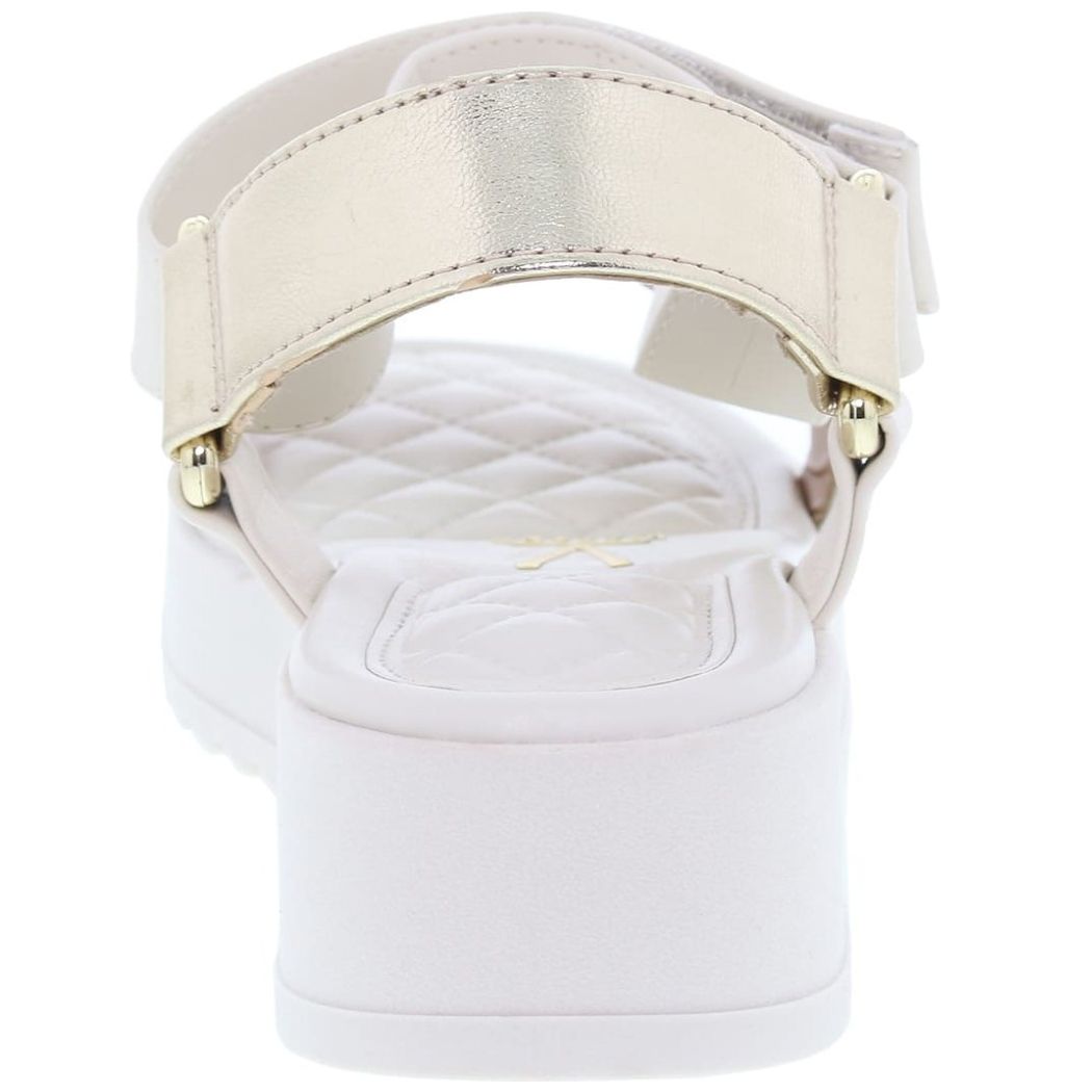 Sandalia Blanca Plataforma Corrida, y Talonera Metalizada