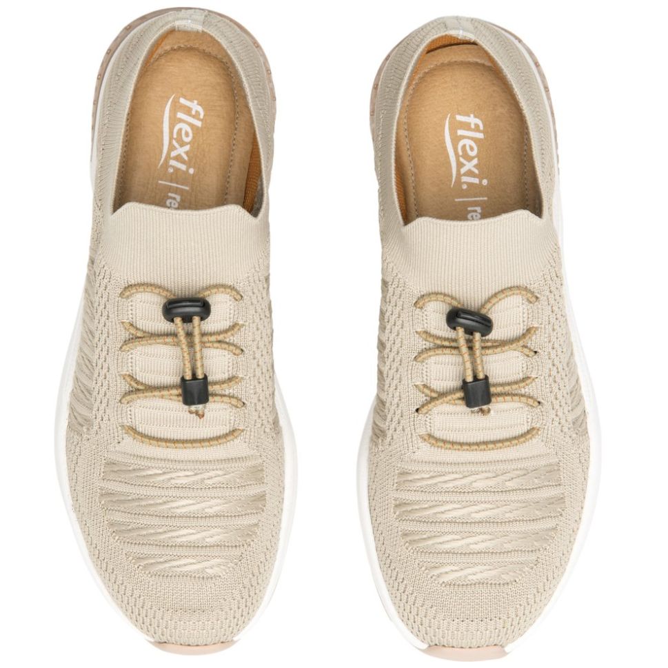 Tenis con Resorte Ajustable Beige Flexi