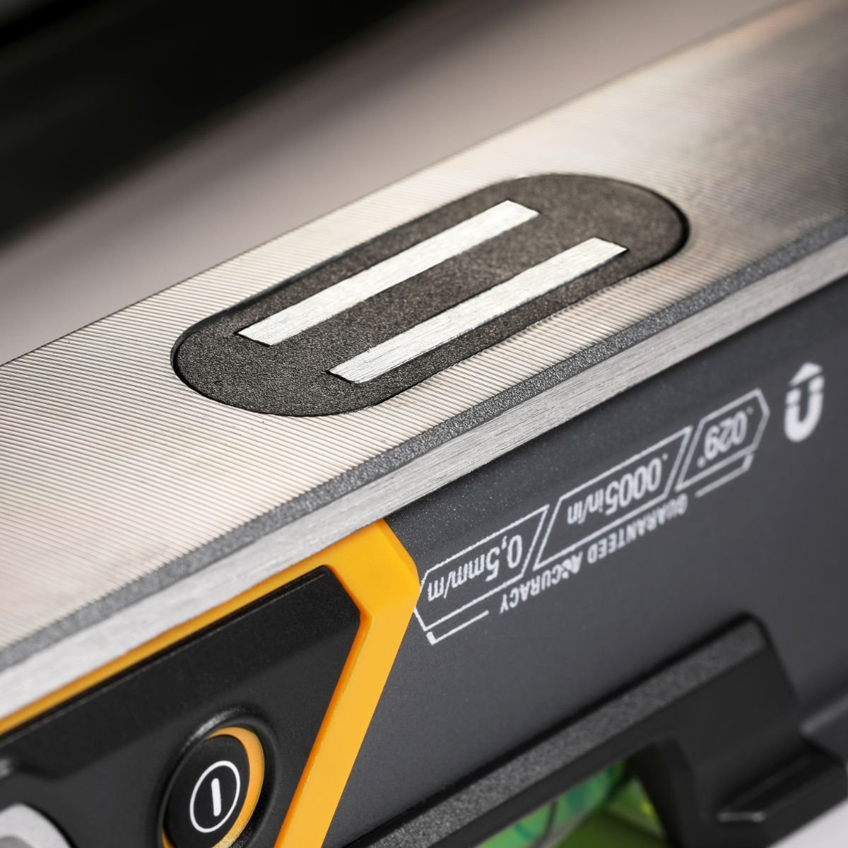 Nivel de Caja Magnético Toughbuil con Luz 9"