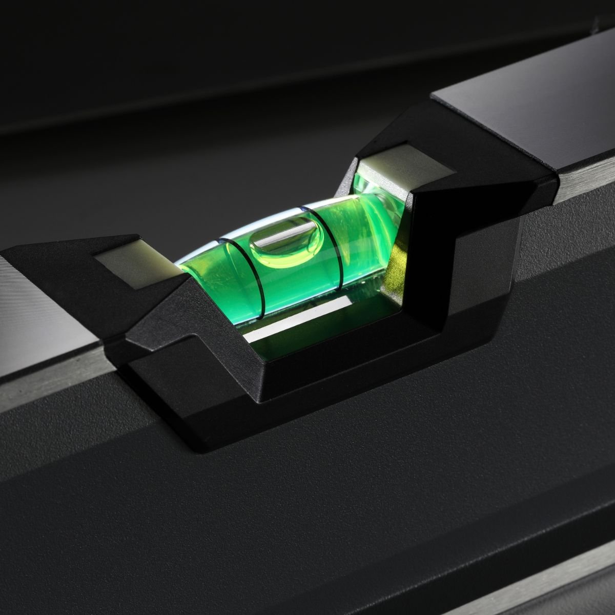 Nivel de Caja Magnético Toughbuil con Luz 48"