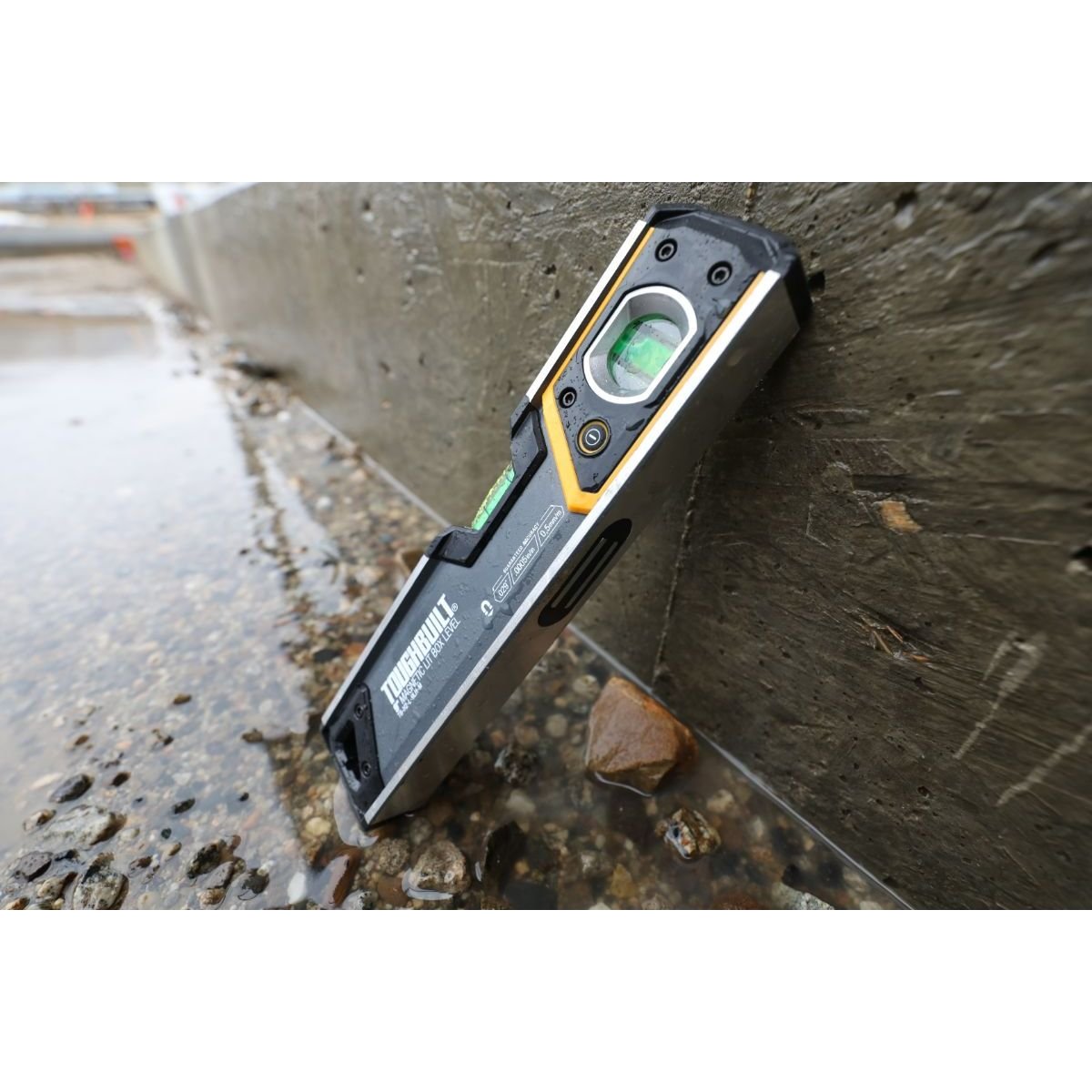 Nivel de Caja Magnético Toughbuil con Luz 9"