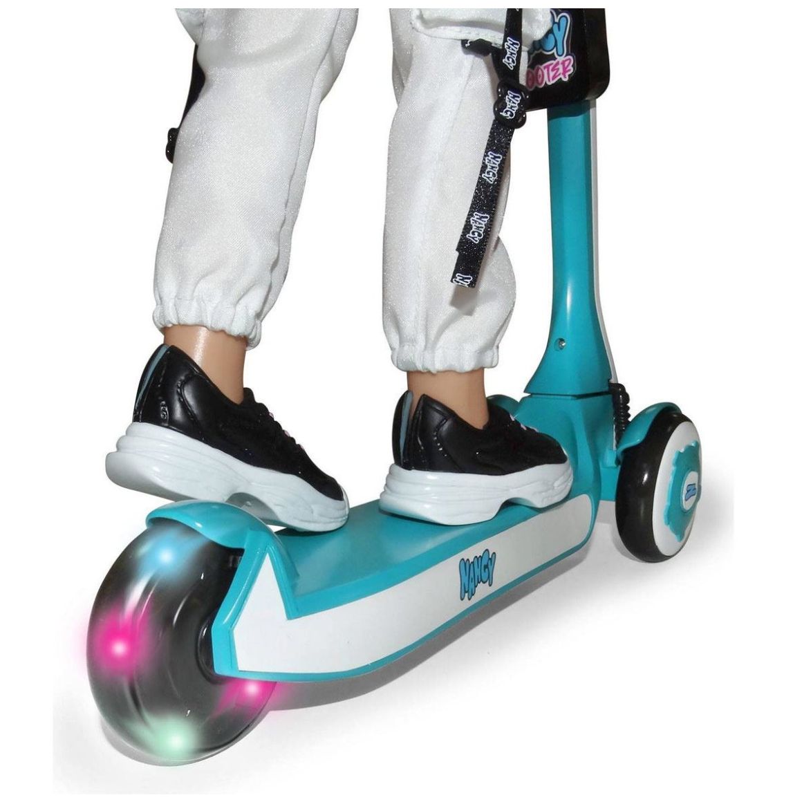 Muñeca Nancy un Día con Mi Scooter