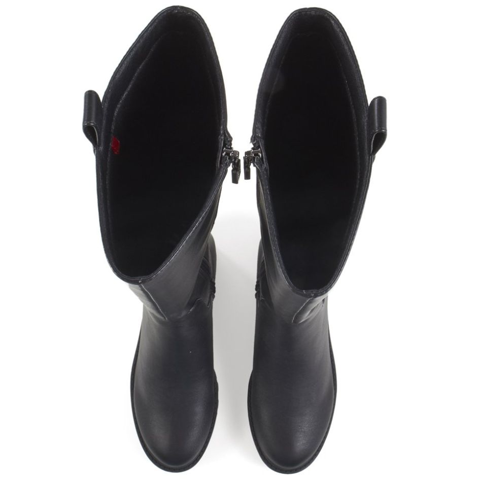 Bota Tubo Alto con Embozado en Talón Y Pin Negro Cloe