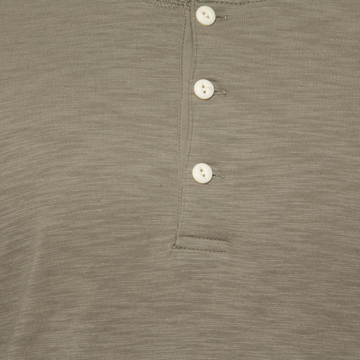Playera Manga Larga Cuello Henley para Hombre J.opus