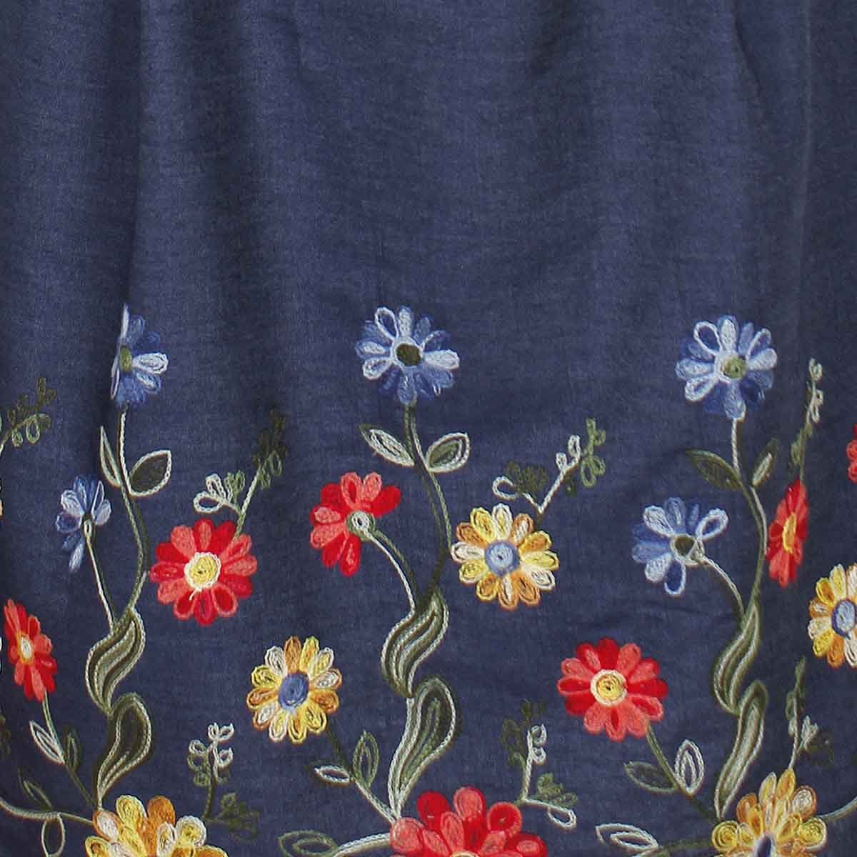 Vestido Basel Cuello Redondo Diseño Bordado en Ruedo y Cinturón