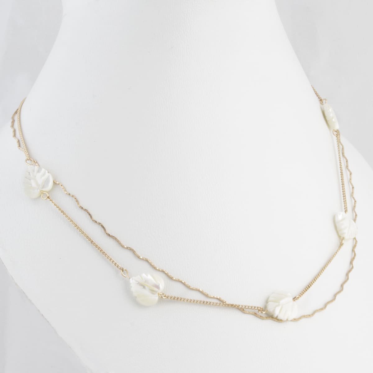 Collar con Dije de Hoja de Corazón Lulu