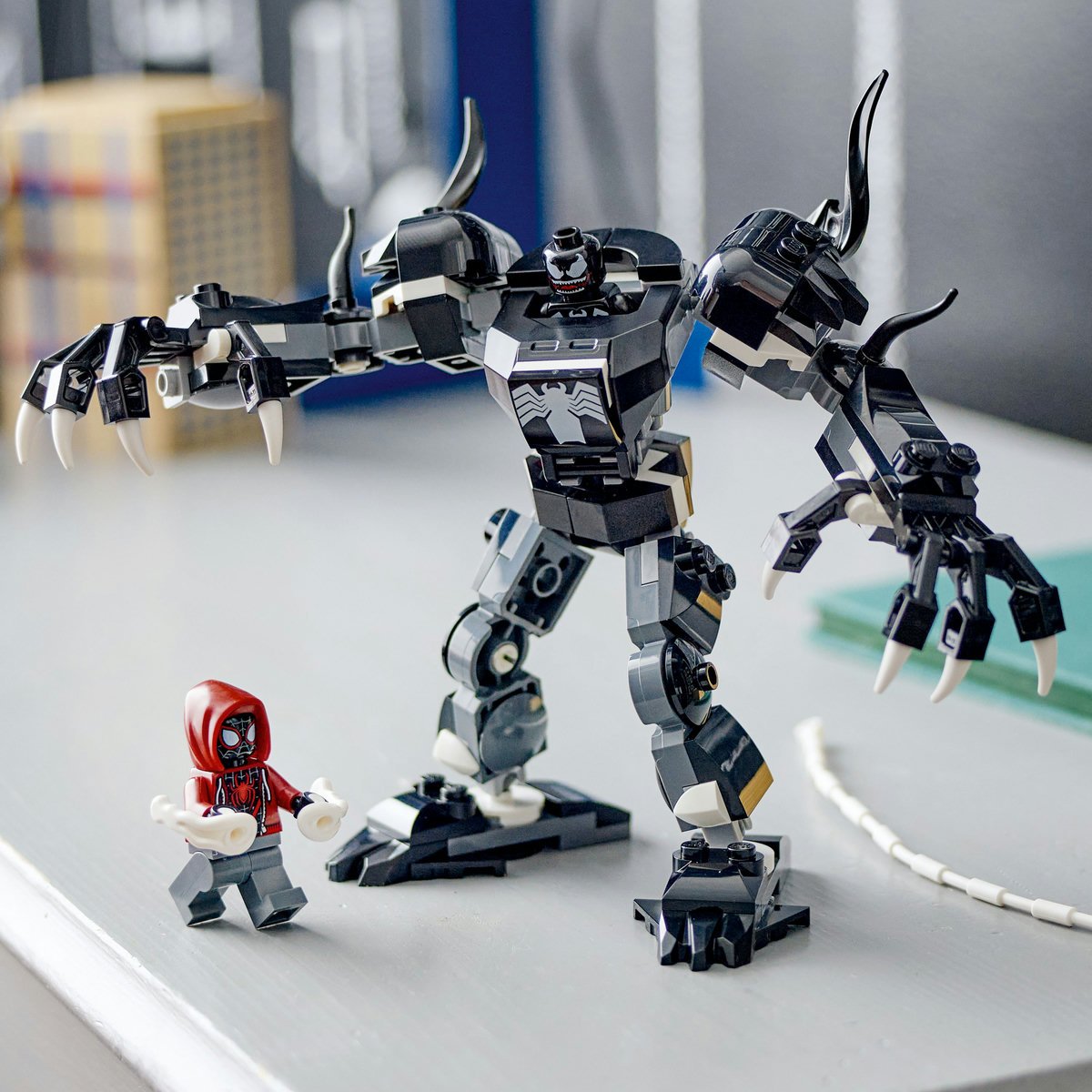 Lego Armadura Robótica de Venom Vs. Miles Morales