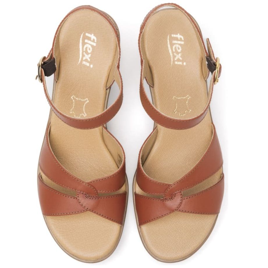 Sandalia Flexi con Pulsera y Tacón Café
