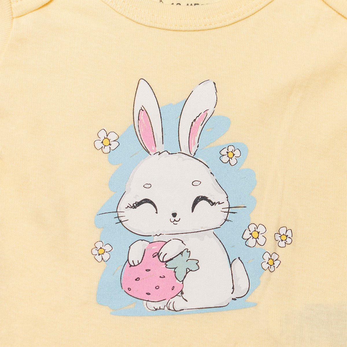 Set para Bebé 3 Piezas Pañalero Manga Larga Estampado de Fresas Playera Manga Corta Y Pantalón Mon Coeur