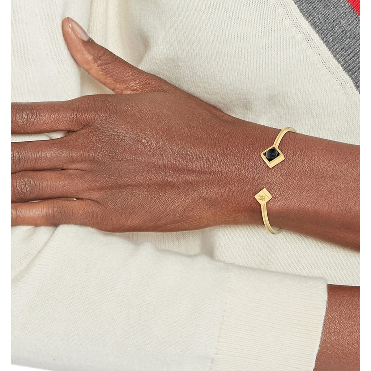 Brazalete Tommy Hilfiger de Acero Inoxidable y Piedra de Ónix  Dorado/negro  para Mujer