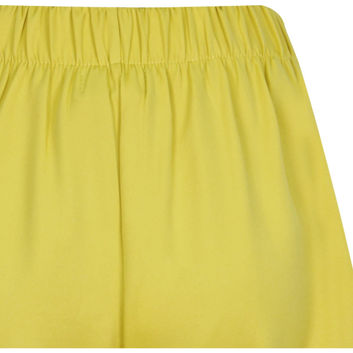 Short Just By Basel Corte Recto Diseño con Pinzas