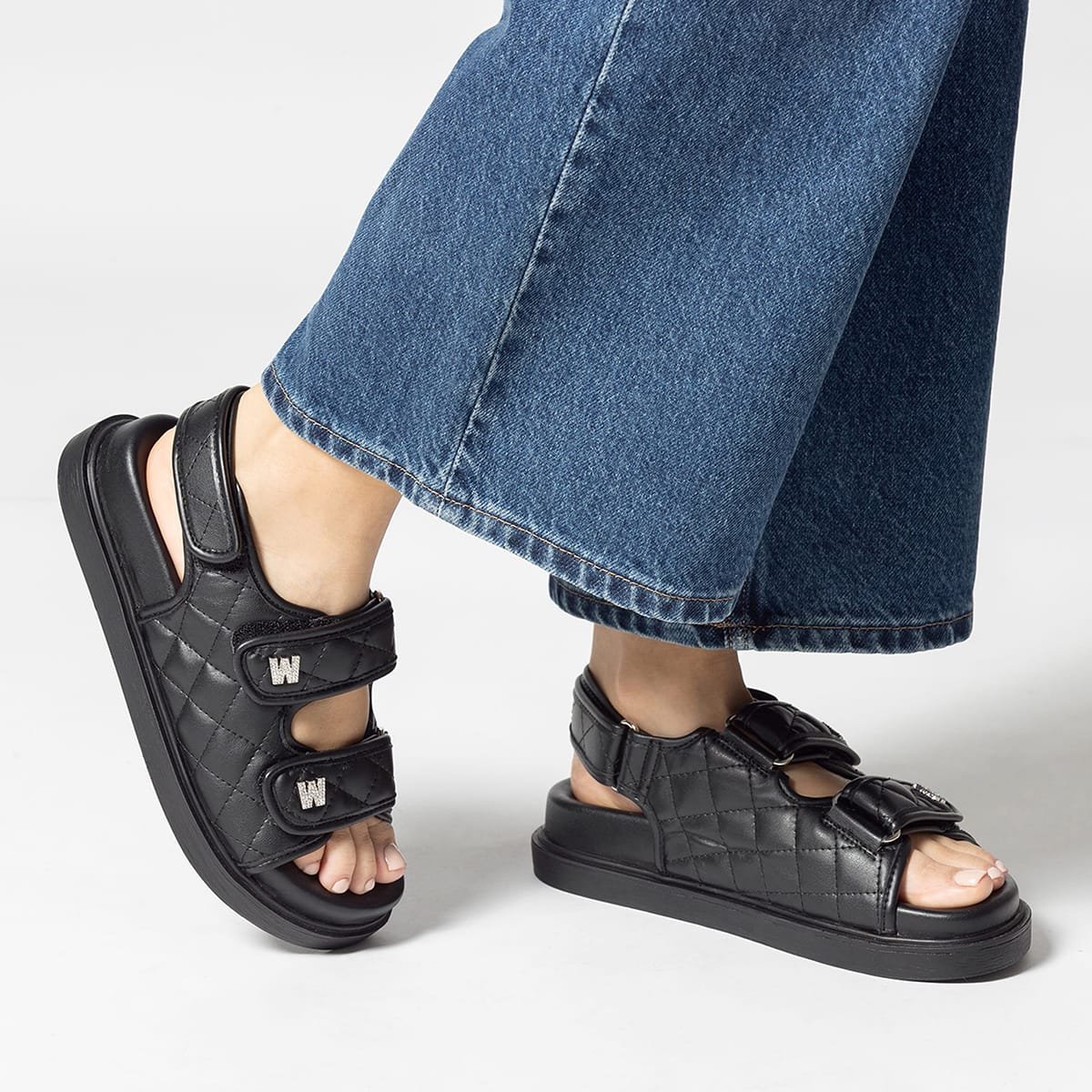 Sandalia Westies con Aplicación de Bordado y Fijación Velcro Punta Redonda para Mujer