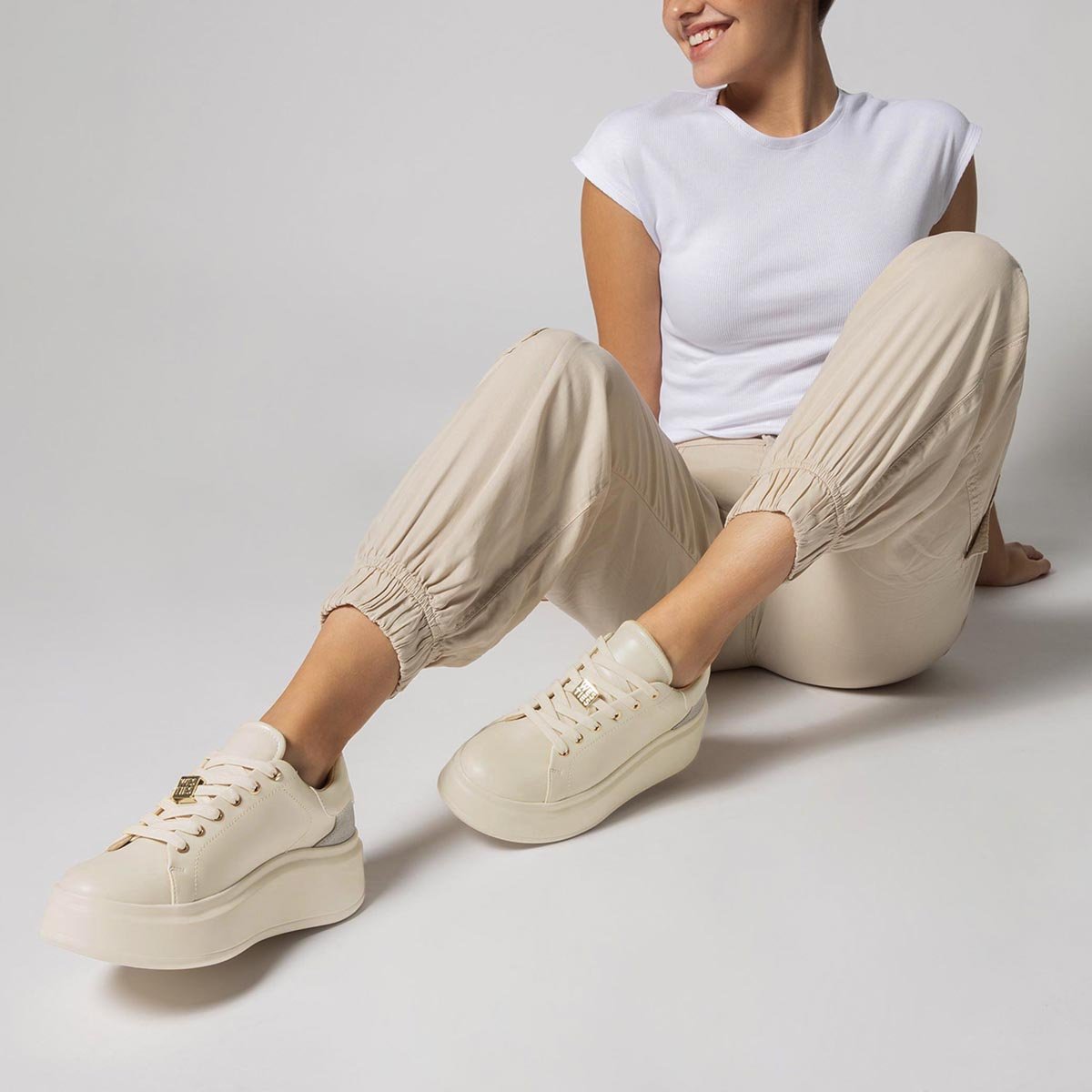 Tenis Westies Elaborado en Material Piel para Mujer