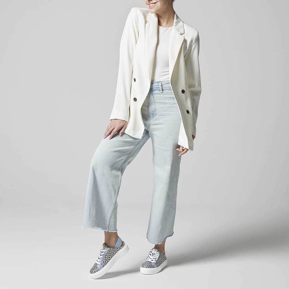 Tenis G By Guess con Aplicación de Herraje para Mujer